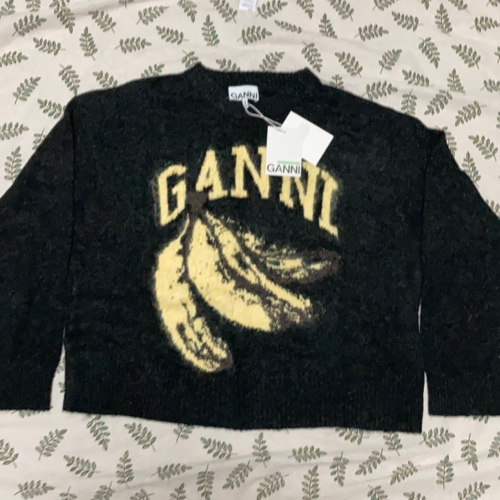 Women’s Black Banana Graphic sweater size medium